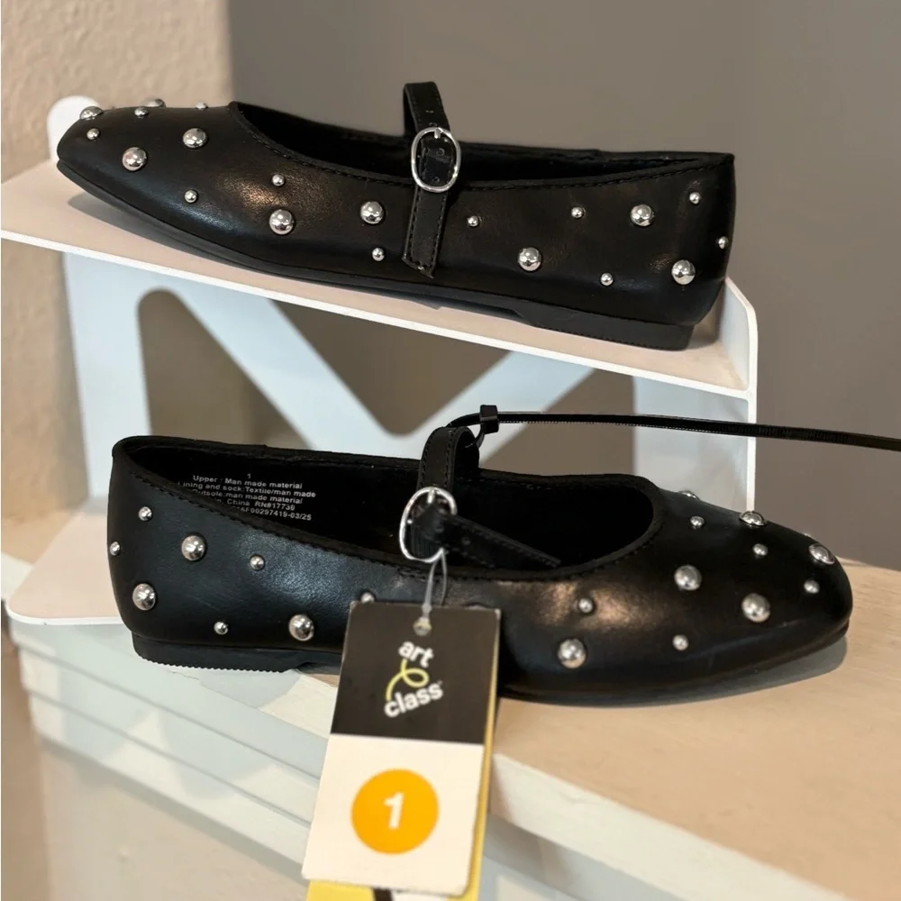 Art Class Big Girls Size 1 Ballet Flats with Adjustable Strap Black Silver Studs